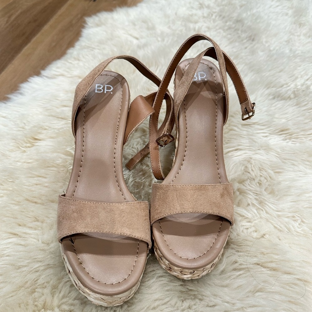 BP Wedge sandal, size 8